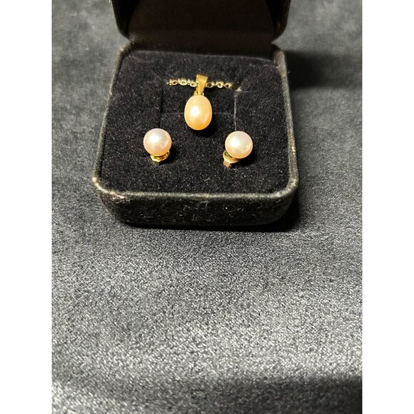 Genuine pearl and earring set in original box - Picture 4 of 4